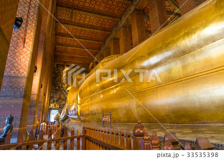 バンコク、ワット・ポー、花の咲く涅槃仏寺　 33535398