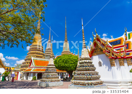 バンコク、ワット・ポー、花の咲く涅槃仏寺　 33535404
