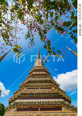 バンコク、ワット・ポー、花の咲く涅槃仏寺 バンコク、ワット・ポー、花の咲く涅槃仏寺 33535418