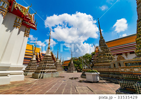 バンコク、ワット・ポー、花の咲く涅槃仏寺　 33535429