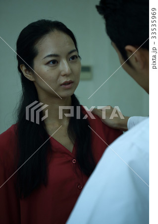 医師と患者 33535969