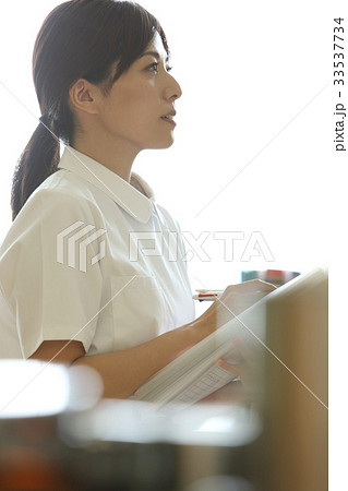 看護師さん 33537734