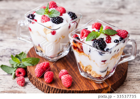 yogurt with muesli and berries 33537735