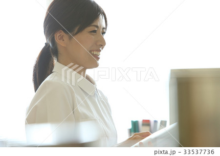 看護師さん 33537736