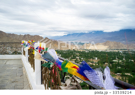 Shanti stupa 33539214