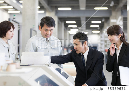 物流　倉庫　働く人々　 33539631