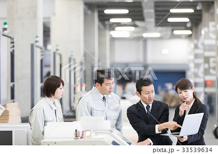 物流　倉庫　働く人々　 33539634