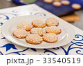 White plate with light biscuits with sugar pieces 33540519