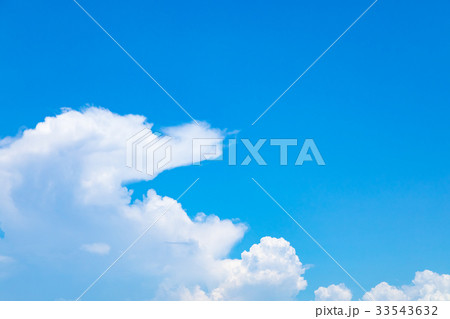 真夏の空 梅時期の晴れ間 雲 コピースペース 広いコピースペース 汎用的な空 真夏の空 梅時期の晴れ間 雲 コピースペース 広いコピースペース 汎用的な空 33543632