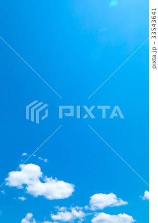 真夏の空 梅時期の晴れ間 雲 コピースペース 広いコピースペース 汎用的な空 真夏の空 梅時期の晴れ間 雲 コピースペース 広いコピースペース 汎用的な空 33543641