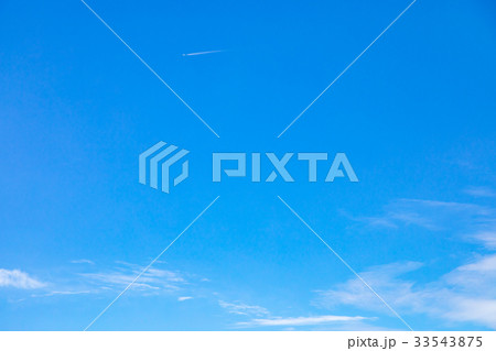 真夏の空 梅雨明けの空 雲 コピースペース 広いコピースペース 汎用的な空 真夏の空 梅雨明けの空 雲 コピースペース 広いコピースペース 汎用的な空 33543875