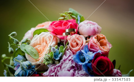 Wedding rings over a bouquet Wedding rings over a bouquet 33547585