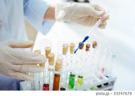 Close up of female hand that holding pipette 33547678