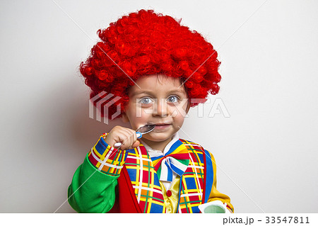 Funny child 33547811