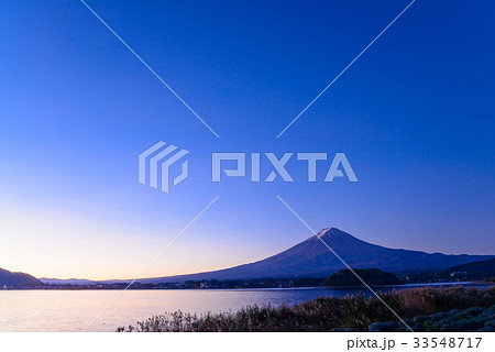【山梨県】河口湖から秋の富士山 【山梨県】河口湖から秋の富士山 33548717