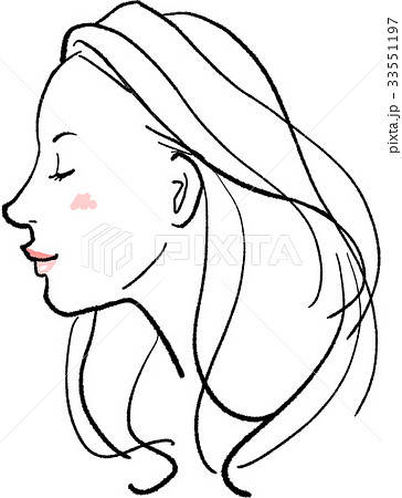 横顔で微笑むロングヘアの女性 女性bのイラスト素材