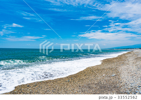 千本浜／青空と波が爽やかな夏の千本浜の風景 33552562