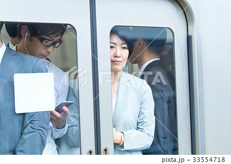 電車、通勤　撮影協力:京王電鉄株式会社 33554718