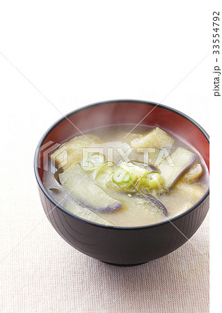 ナスと油揚げの味噌汁4の写真素材