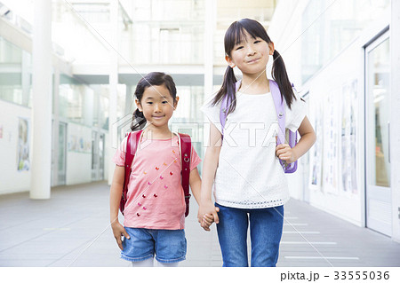 小学生の女の子の写真素材