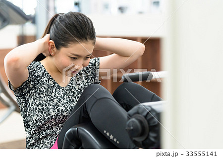 若い女性、ジム、フィットネス 若い女性、ジム、フィットネス 33555141