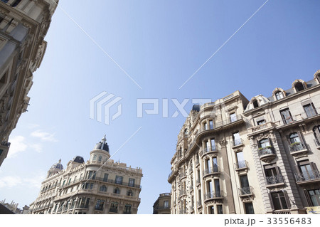 ローアングル バルセロナ スペインの 33556483