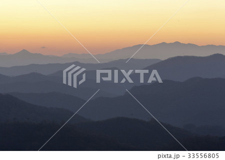 夕焼け 山 忠南 33556805