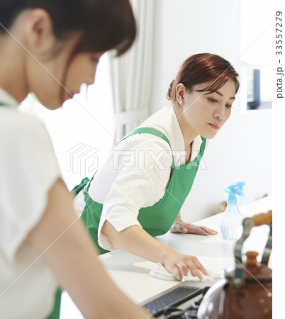 家事代行の女性 33557279