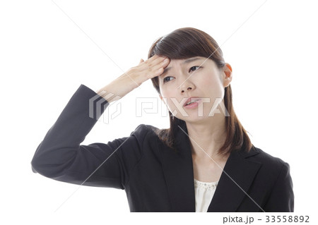 頭痛に悩むOLイメージ 頭痛に悩むOLイメージ 33558892