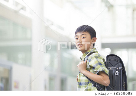 小学生の男の子 小学生の男の子 33559098