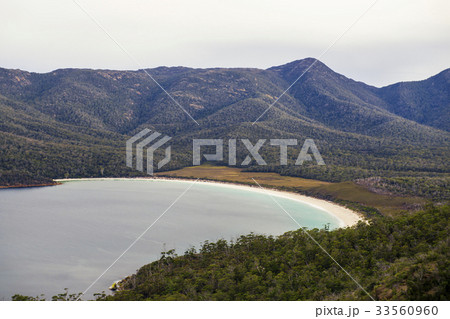 Wineglass Bay beach in Freycinet National Park. 33560960