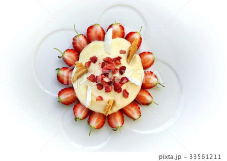 Strawberries 33561211