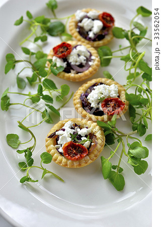 ゴートチーズとローストトマトのタルト／goat cheese,tomato tart 33562054