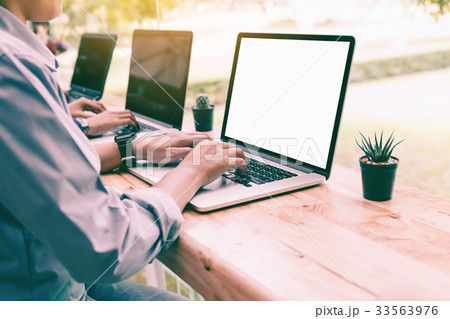 Laptop blank screen with people typing on keyboard Laptop blank screen with people typing on keyboard 33563976