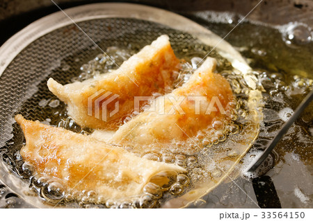 揚げ餃子 揚げ餃子 33564150