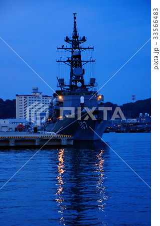 横須賀港 夜景 護衛艦いかづち ( 神奈川県 横須賀市 ) 横須賀港 夜景 護衛艦いかづち ( 神奈川県 横須賀市 ) 33566483