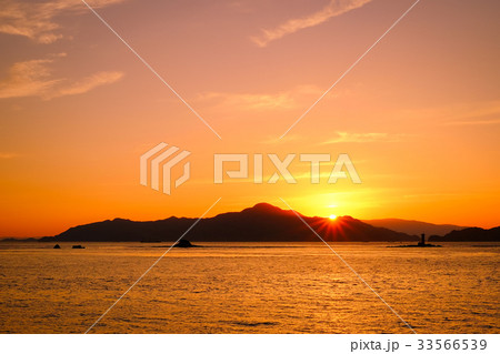 瀬戸内海の夕暮れ 瀬戸内海の夕暮れ 33566539
