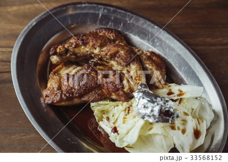barbecue chicken leg 33568152