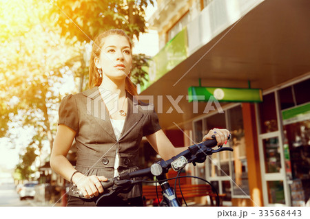 Young woman commuting on bicycle 33568443
