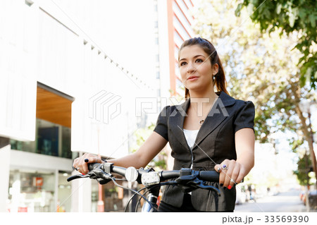 Young woman commuting on bicycle Young woman commuting on bicycle 33569390