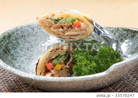 bread and toast 33570247