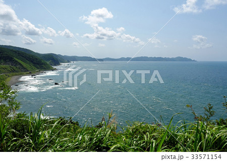 津軽半島の権現崎　夏雲と奥津軽の日本海 33571154