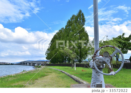 大津・なぎさ公園から見た近江大橋と琵琶湖 33572022