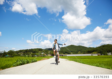 自転車 感情 笑顔 33576393