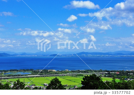 滋賀県大津市　琵琶湖湖西に広がる田園風景と湖西線 33577702