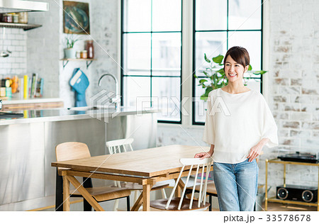若い女性 若い女性 33578678