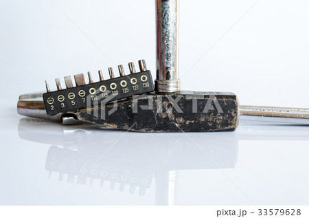 Mechanic tools 33579628