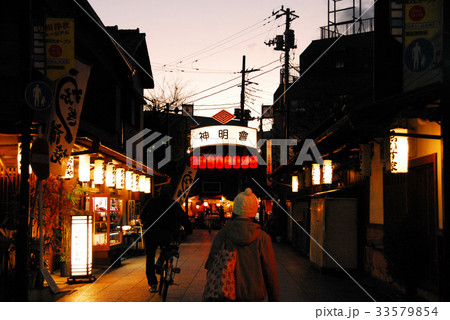 夜の葛飾・帝釈天参道 33579854
