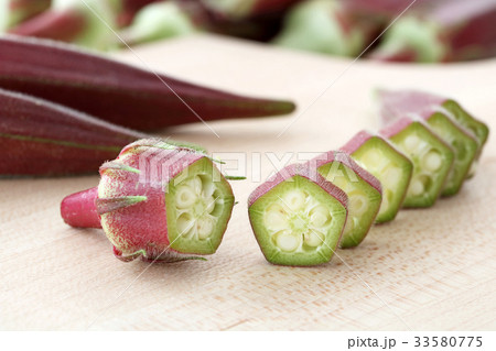 フレッシュな赤オクラ　スライス 33580775