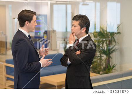 ビジネスマン グローバル オフィス イメージ 33582870